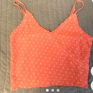 super cute hollister crop top, never worn!